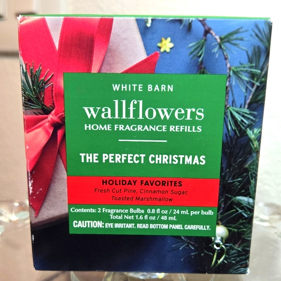 Perfect Christmas Wallflowers Refill 2-Pack • Bath & Body Works - Picture 2 of 5